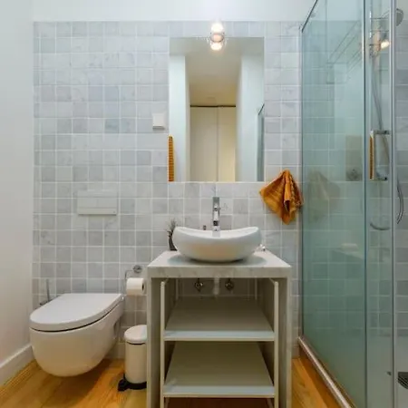 Rooftop Terrace Apart With View 4 Bedrooms, 4 Bathrooms And Ac Apartment Lissabon